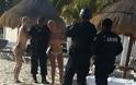 Mεξικό: Απολύθηκαν αστυνομικοί που φωτογραφήθηκαν με ημίγυμνες τουρίστριες - Φωτογραφία 1