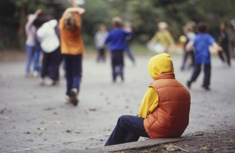 Απομόνωση στο σχολείο: Πού οφείλεται και πώς να βοηθήσω το παιδί μου; Η ειδικός απαντά - Φωτογραφία 1