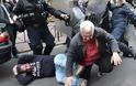 Ξύλο ΜΑΤ σε διαδηλωτές για τους πλειστηριασμούς- Τραυματίες, συλλήψεις και προσαγωγές [photos+video] - Φωτογραφία 1