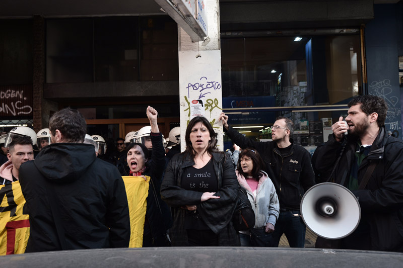 Πλειστηριασμοί: Συγκρούσεις με τα ΜΑΤ και τραυματίες - Φωτογραφία 7