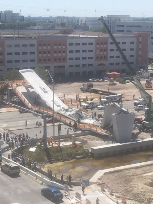 ΗΠΑ: Κατέρρευσε πεζογέφυρα στο Πανεπιστήμιο του Μαϊάμι - Φωτογραφία 7