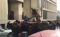 ΑΓΡΙΝΙΟ: Τούμπαρε αυτοκίνητο στην οδό Δαγκλή (video-φωτο) - Φωτογραφία 5