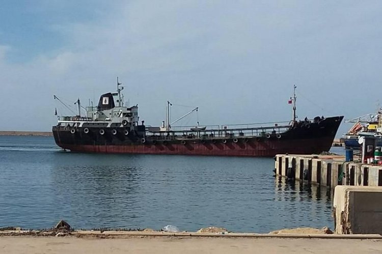 Λιβύη: Κατασχέθηκε ελληνικό δεξαμενόπλοιο για λαθρεμπορία καυσίμων - Συνελήφθη το πλήρωμα - Φωτογραφία 1