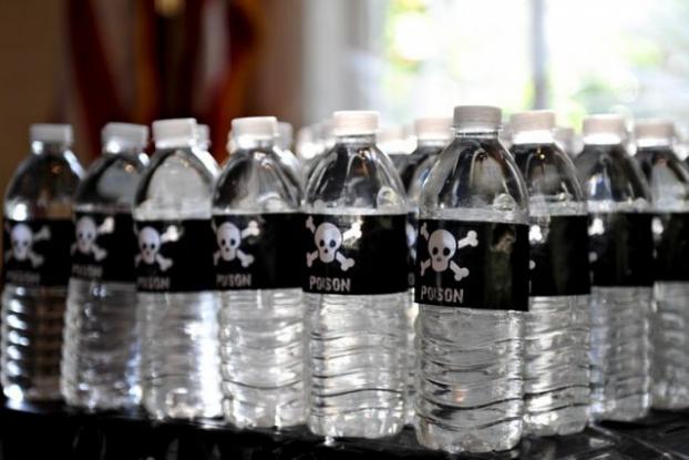 Διατροφική βόμβα: Το 90% των εμφιαλωμένων νερών περιέχει κομματάκια πλαστικού - Φωτογραφία 1