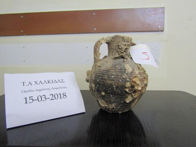 Αρχαία αντικείμενα βρέθηκαν σε σπίτι 43χρονου στη Χαλκίδα (ΦΩΤΟ) - Φωτογραφία 4