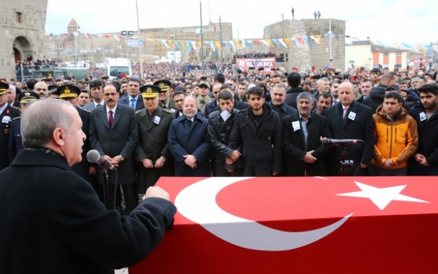 Ερντογάν μαινόμενος κατά της Ευρώπης και ΗΠΑ: «Θα ανοίξω τα σύνορα και δεν θα βρίσκετε τρύπα να κρυφτείτε!» - Φωτογραφία 1