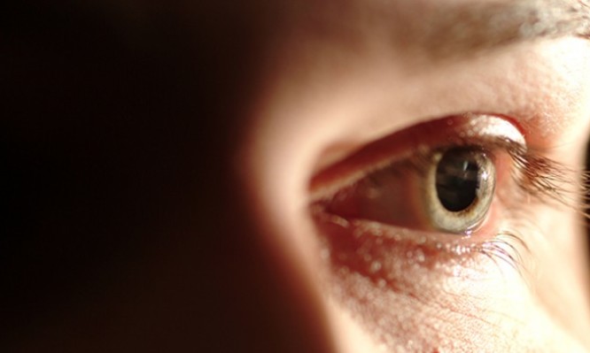 Μάτια: Οι καπνιστές διατρέχουν τετραπλάσιο κίνδυνο τύφλωσης - Φωτογραφία 1