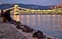 Τα παπούτσια του Δούναβη: Ένα από τα πιο συγκινητικά μνημεία που υπάρχουν - Φωτογραφία 1