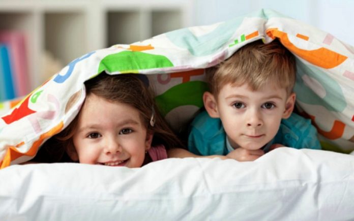 6 λόγοι που είναι όμορφο να κοιμούνται μαζί τα αδέρφια (μέχρι την προεφηβεία) - Φωτογραφία 1