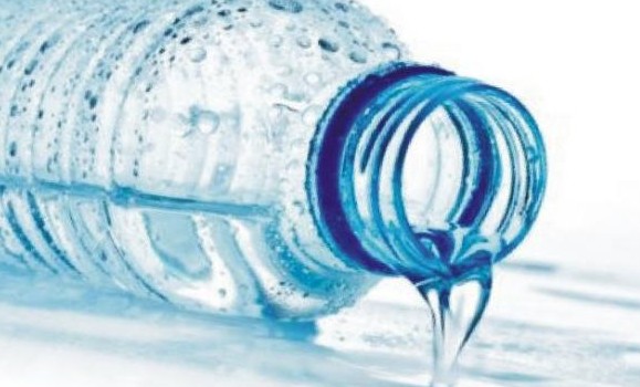 Προσοχή: Μικροπλαστικά περιέχει το 90% των εμφιαλωμένων νερών! - Φωτογραφία 1