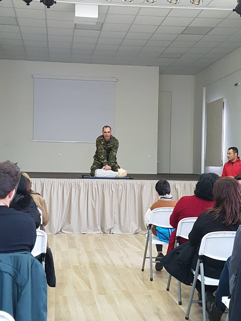 ΛΗΜΝΟΣ: Στρατιωτικοί Ιατροί και ΕΚΑΒ εκπαιδεύουν πολίτες στις Πρώτες Βοήθειες (φωτο) - Φωτογραφία 8