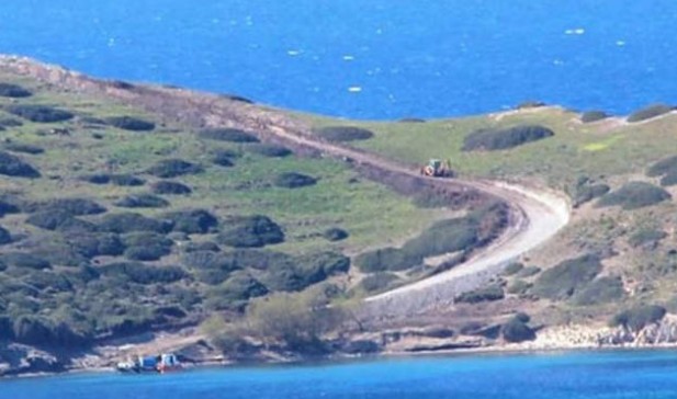 Τι ετοιμάζουν οι Τούρκοι; Ανοίγουν δρόμο στη νησίδα απέναντι από τα Ίμια - Φωτογραφία 1