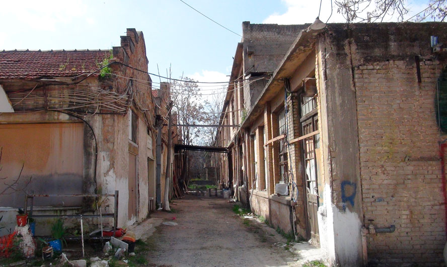 Ιωάννινα: ΣΟΚ - Βρέθηκε άντρας κρεμασμένος μέσα σε παλιό εργοστάσιο - Φωτογραφία 1