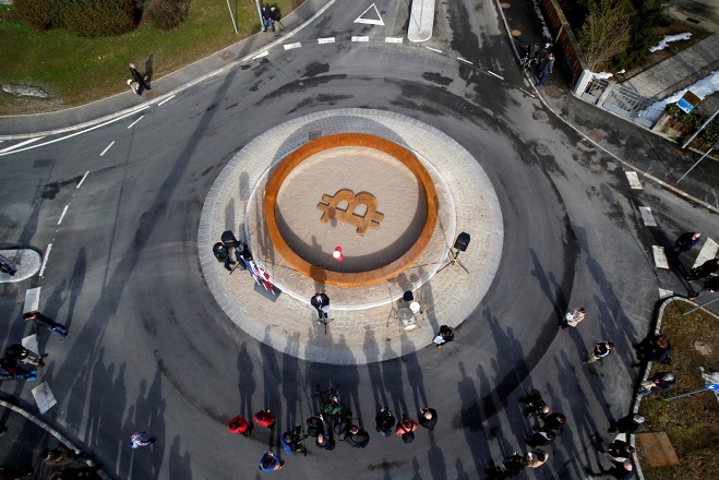 Η Σλοβενία μόλις απέκτησε το πρώτο μνημείο για το Bitcoin - Φωτογραφία 1