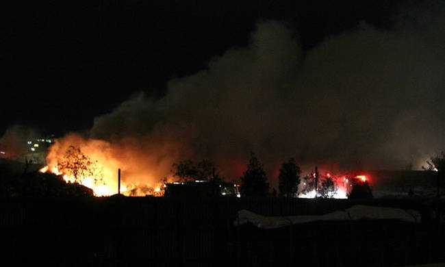 Κόλαση στα Χανιά: Στις φλόγες αποθήκη ξυλείας στις Μουρνιές - Φωτογραφία 1
