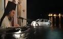 Λακωνία: Φωτογραφίες - ΣΟΚ: Καρέ - καρέ η ανάσυρση του αυτοκινήτου του νεκρού Αρχιμανδρίτη - Φωτογραφία 1