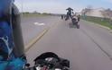 ΒΙΝΤΕΟ ΣΟΚ - Μοτοσικλετιστής πέφτει σε «γουρούνα» και εκτοξεύεται στον αέρα