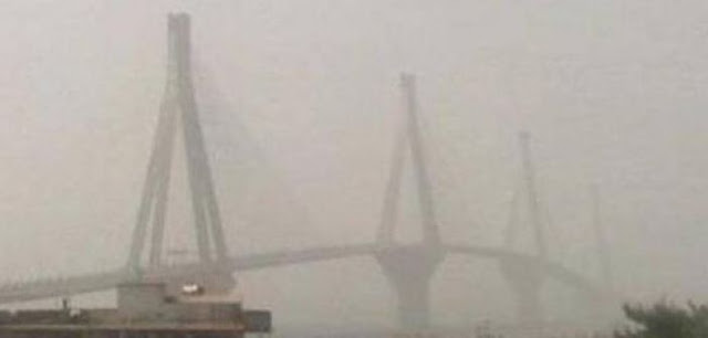 Η αφρικανική σκόνη, «εξαφάνισε» τη γέφυρα Ρίου Αντιρρίου - Φωτογραφία 1
