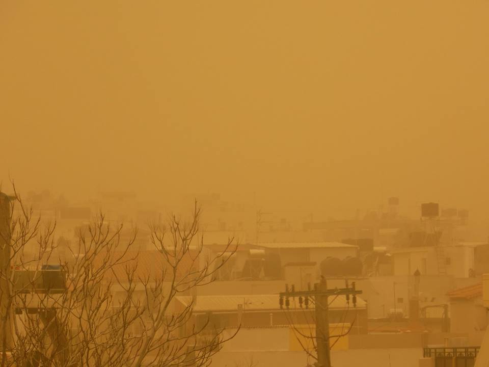 Κι όμως οι εικόνες αυτές ειναι χωρίς φίλτρα! Πνίγηκε από την αφρικανική σκόνη κ Κρήτη - Κυκλοφορούν μα μάσκες... [photos+video] - Φωτογραφία 2
