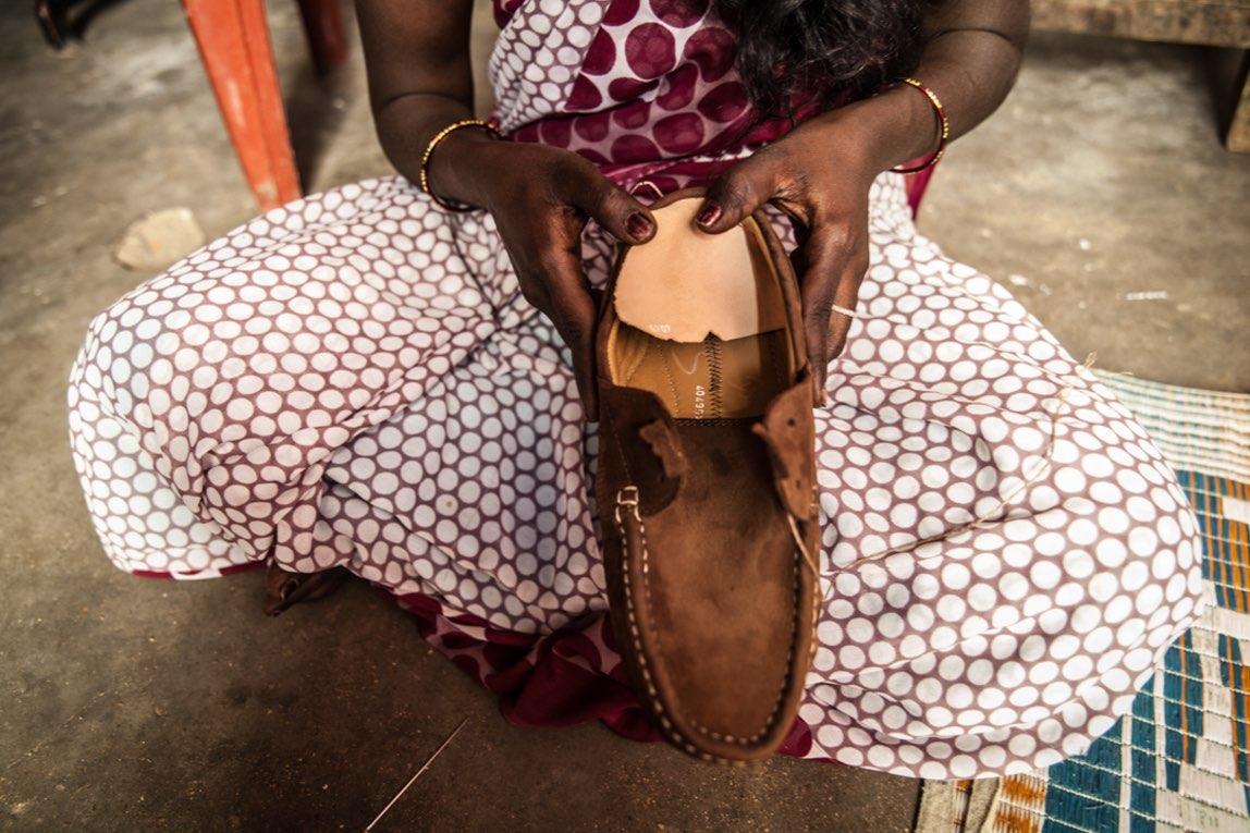 Οι αόρατες γυναίκες που ράβουν τα επώνυμα παπούτσια - Φωτογραφία 3