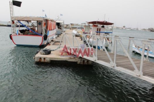Μεσολόγγι: Έσπασαν οι αλυσίδες και κινδυνεύουν σκάφη στο αλιευτικό καταφύγιο (ΔΕΙΤΕ ΦΩΤΟ) - Φωτογραφία 2