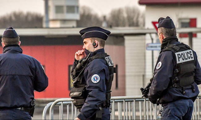 Τρομοκρατικό χτύπημα στη Γαλλία: Πυροβολισμοί κατά αστυνομικών από τζιχαντιστή που κρατά ομήρους - 2 νεκροί - Φωτογραφία 1