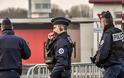 Τρομοκρατικό χτύπημα στη Γαλλία: Πυροβολισμοί κατά αστυνομικών από τζιχαντιστή που κρατά ομήρους - 2 νεκροί
