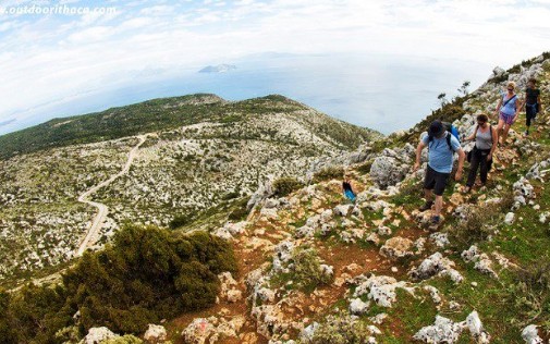 Λατρεύεις την πεζοπορία; 10 ελληνικά νησιά με υπέροχα μονοπάτια που πρέπει να εκμεταλλευτείς! - Φωτογραφία 1
