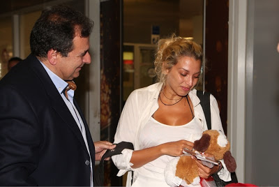 Κωνσταντίνα Σπυροπούλου: Επέστρεψε στην Ελλάδα - Οι πρώτες φωτογραφίες από το αεροδρόμιο! - Φωτογραφία 4