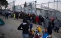 ΚΕΕΡΦΑ: Ο Βίτσας πανηγυρίζει, οι πρόσφυγες αυτοπυρπολούνται και πνίγονται
