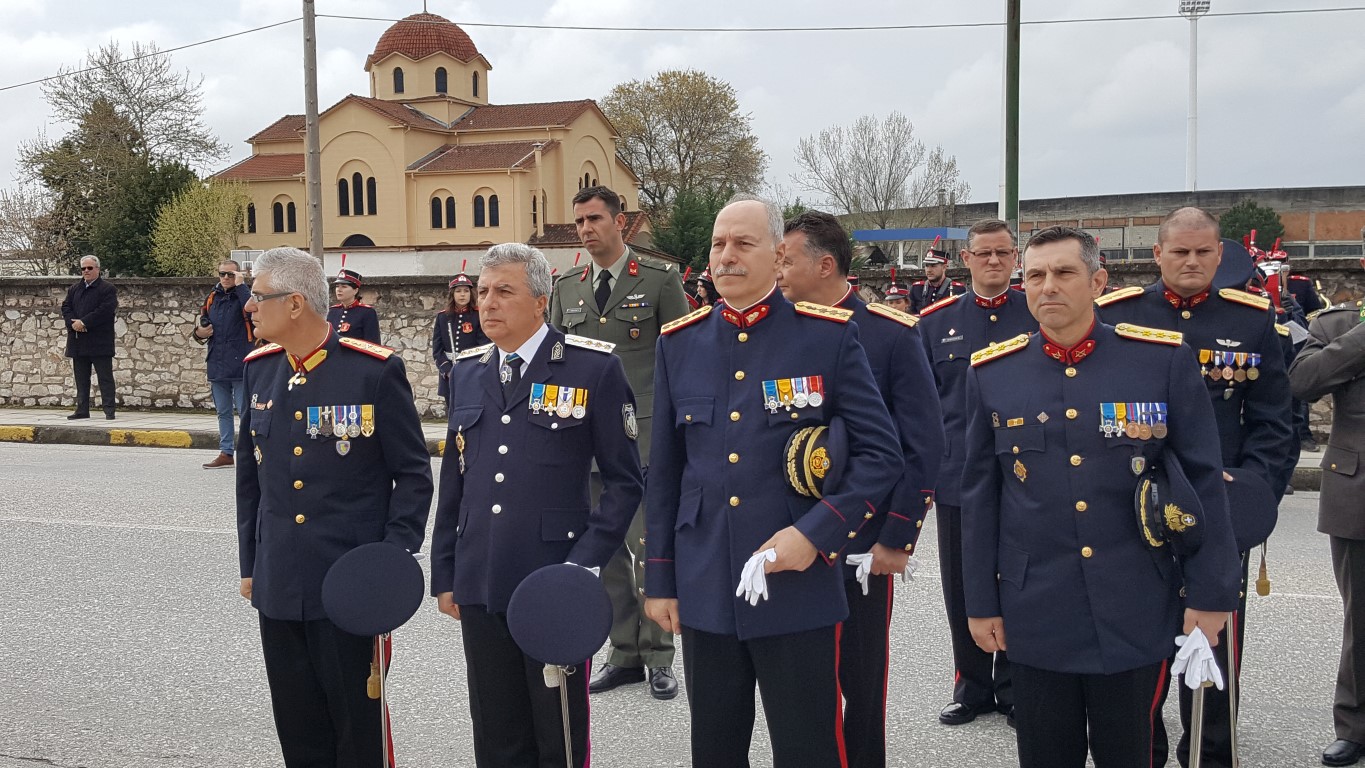 Τρίκαλα: Εντυπωσιακή η Στρατιωτική Παρέλαση με το πέρασμα των σπουδαστών της ΣΜΥ (ΦΩΤΟ-ΒΙΝΤΕΟ) - Φωτογραφία 3