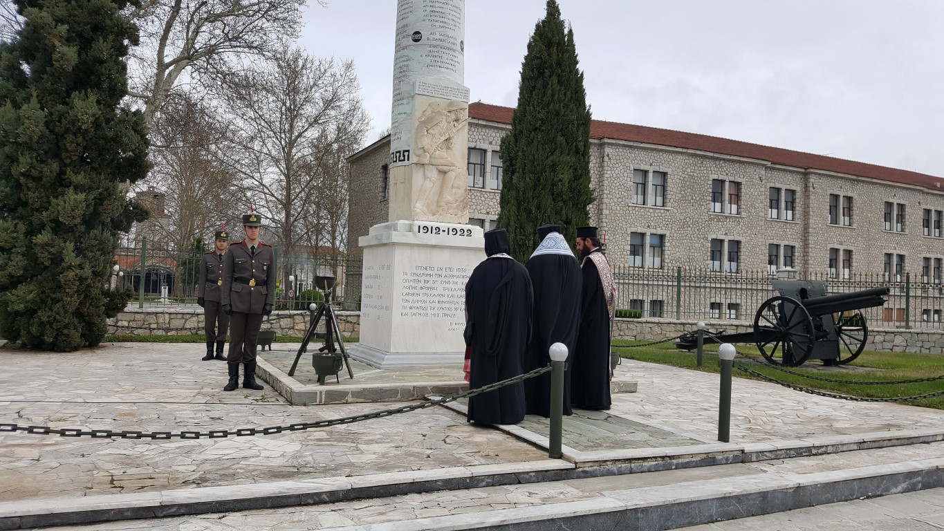 Τρίκαλα: Εντυπωσιακή η Στρατιωτική Παρέλαση με το πέρασμα των σπουδαστών της ΣΜΥ (ΦΩΤΟ-ΒΙΝΤΕΟ) - Φωτογραφία 4