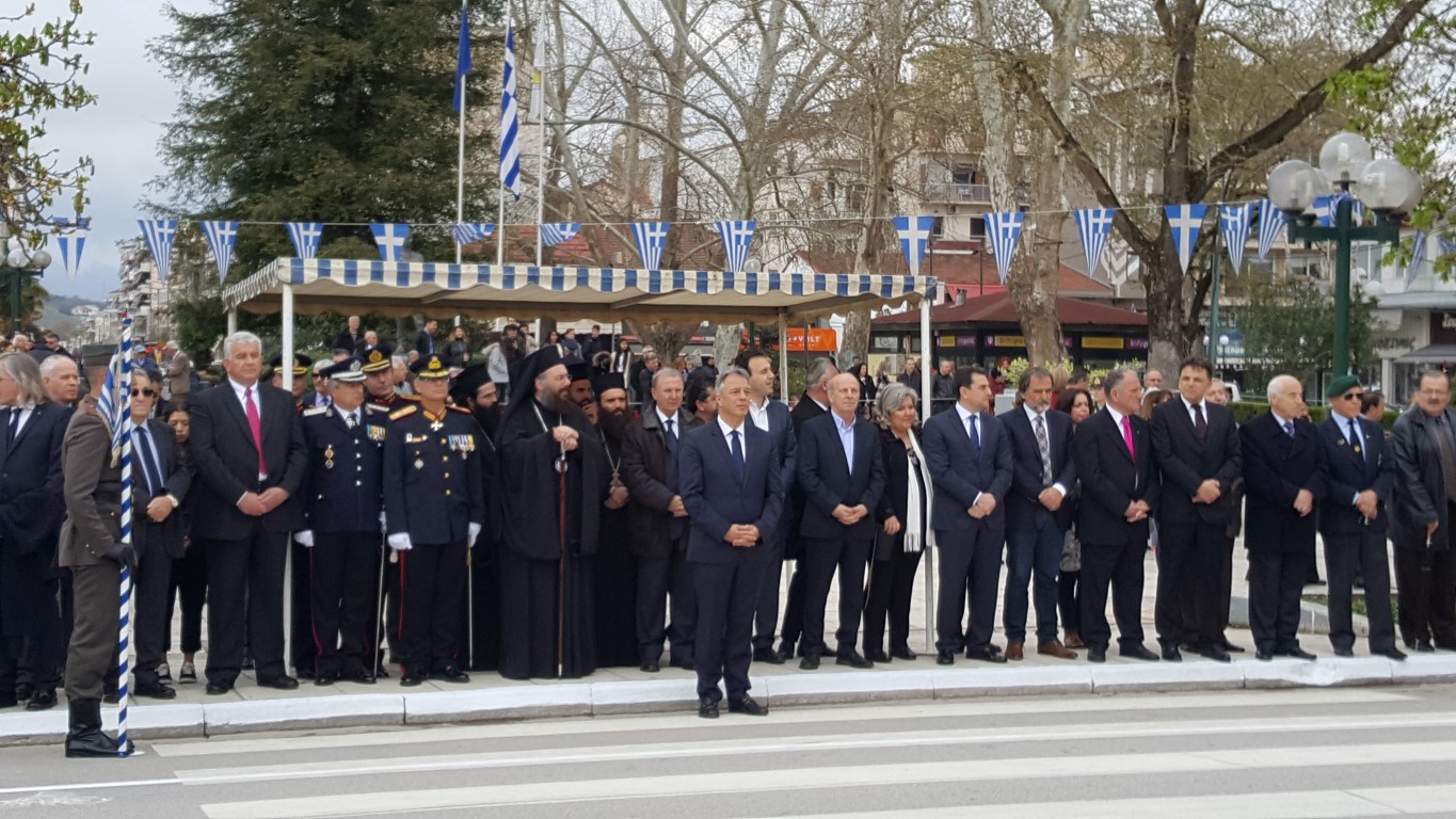 Τρίκαλα: Εντυπωσιακή η Στρατιωτική Παρέλαση με το πέρασμα των σπουδαστών της ΣΜΥ (ΦΩΤΟ-ΒΙΝΤΕΟ) - Φωτογραφία 5