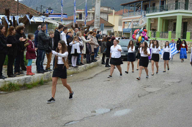 Η μαθητική παρέλαση στην ΚΑΝΔΗΛΑ για την 25η Μαρτίου (ΦΩΤΟ: Βάσω Παππά) - Φωτογραφία 19