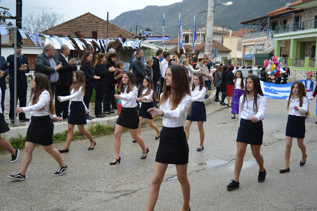 Η μαθητική παρέλαση στην ΚΑΝΔΗΛΑ για την 25η Μαρτίου (ΦΩΤΟ: Βάσω Παππά) - Φωτογραφία 4