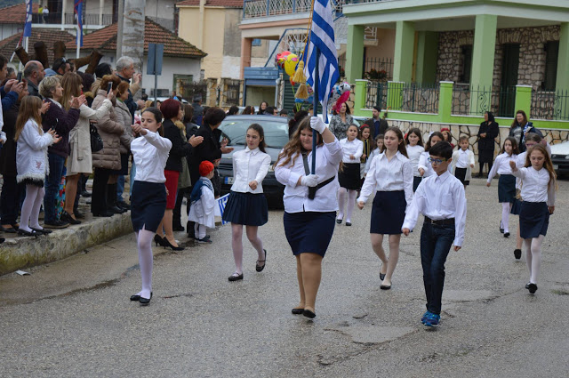 Η μαθητική παρέλαση στην ΚΑΝΔΗΛΑ για την 25η Μαρτίου (ΦΩΤΟ: Βάσω Παππά) - Φωτογραφία 7