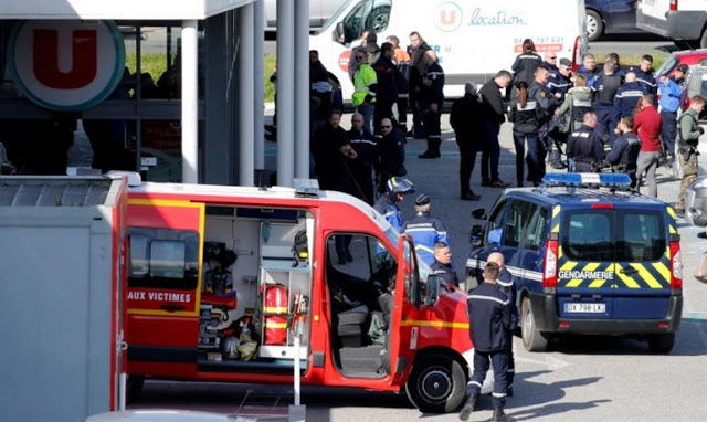 Αυτός είναι ο αντισυνταγματάρχης της γαλλικής Χωροφυλακής που θυσιάστηκε για να γλυτώσουν οι όμηροι - Φωτογραφία 2