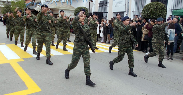 Η παρέλαση της 25ης Μαρτίου στη Χαλκίδα - Δείτε Εικόνες! - Φωτογραφία 8