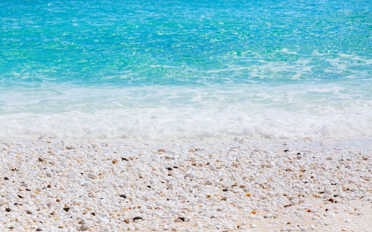 Ελλάδα: Η ολόλευκη παραλία που την ερωτεύεσαι με την πρώτη ματιά! - Φωτογραφία 6