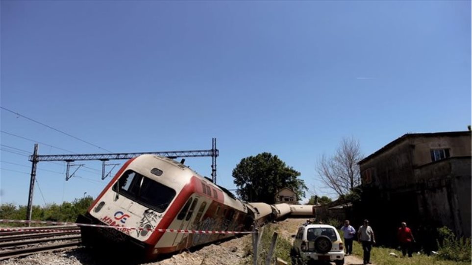 Εκτροχιάστηκε τρένο του ΟΣΕ στην Κατερίνη - Φωτογραφία 1