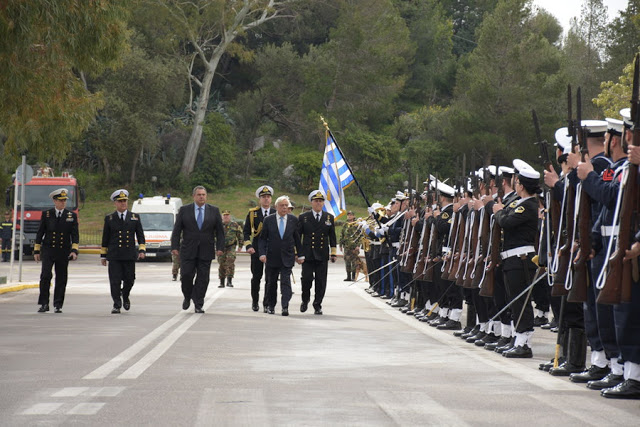 Ο Πρόεδρος της Ελληνικής Δημοκρατίας κ. Προκόπης Παυλόπουλος και ο Υπουργός Εθνικής Άμυνας κ. Πάνος Καμμένος στο Αρχηγείο Στόλου - Φωτογραφία 7