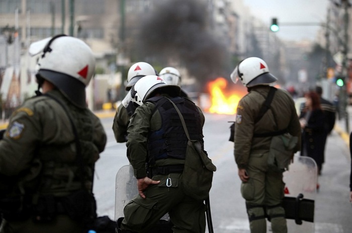 ΣΟΒΑΡΑ ΕΠΕΙΣΟΔΙΑ ΟΠΑΔΩΝ ΤΟΥ ΟΛΥΜΠΙΑΚΟΥ ΜΕ ΜΑΤ ΛΟΓΩ...ΤΣΑΚΑΛΩΤΟΥ ΣΤΟΝ ΠΕΙΡΑΙΑ - Φωτογραφία 2