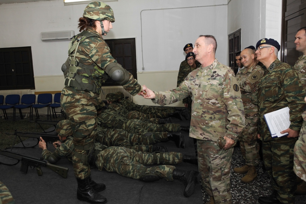 Επίσκεψη Υπασπιστή Διοίκησης της TRADOC του Αμερικανικού Στρατού σε ΓΕΣ και ΣΜΥ (11 ΦΩΤΟ) - Φωτογραφία 11