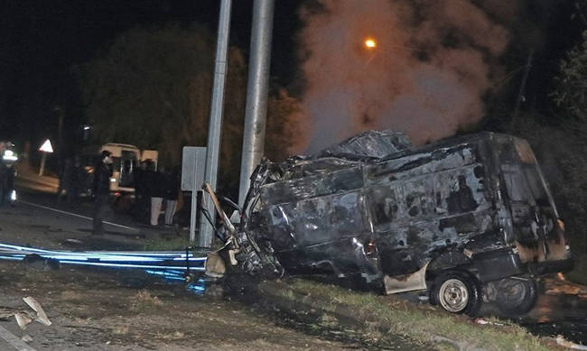 Φρικτό δυστύχημα στην Τουρκία: 17 άνθρωποι κάηκαν ζωντανοί σε φλεγόμενο λεωφορείο - Φωτογραφία 1