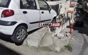 Τρελή πορεία αυτοκινήτου στη Λαμία - Έπεσε πάνω σε μαντρότοιχο (φωτογραφίες) - Φωτογραφία 4