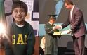 11χρονη ιδιοφυία, απαντάει στον Στίβεν Χόκινγκ: Κι όμως υπάρχει Θεός! (βίντεο)
