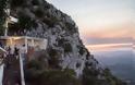 Η Παναγιά της Σμέρνας «σφηνωμένη» στα βράχια με θέα ολόκληρη την Ηλεία - Φωτογραφία 4