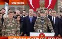 Eρντογάν ντυμένος με παραλαγή ζητάει παζάρια για τους Έλληνες στρατιωτικούς