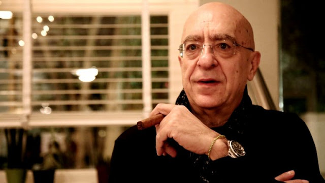 «Κόκκινος Κύκλος» και «10η Εντολή»: Δεν πάει το μυαλό σας σε ποιους πρωταγωνιστές ανήκουν οι φωνές που ακούμε στους τίτλους έναρξης; - Φωτογραφία 2