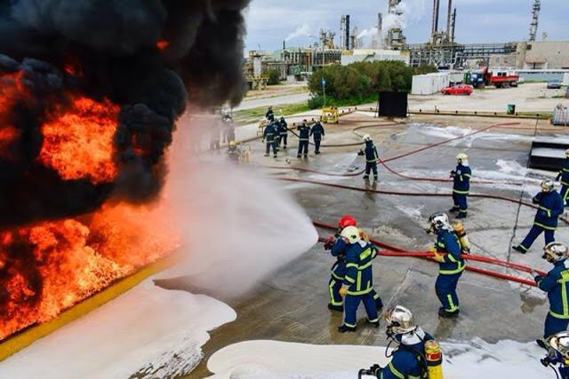 Εκπαίδευση σε πυρκαγιές υγρών καυσίμων από τον 2ο Π.Σ. Θεσσαλονίκης (φωτογραφίες) - Φωτογραφία 4